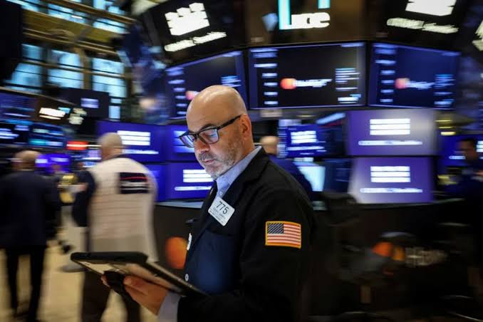 Nasdaq, S&P 500 Edge Lower as Tech Stocks Drop; Focus on Mideast Conflict